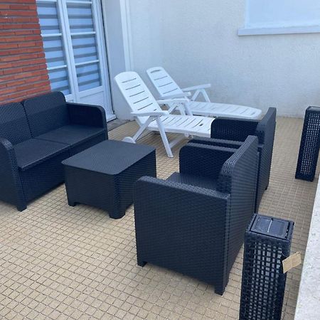 Appart Avec Terrasse Proche Plage - Classe 2 Etoiles Cucq Buitenkant foto